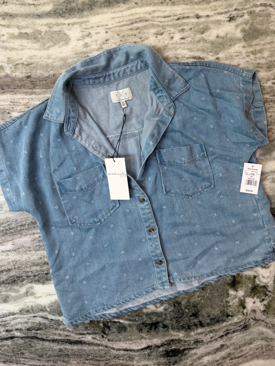 Thread & Supply Tops - NWT Thread & Supply Light Blue Button-Down Shirt Size Medium